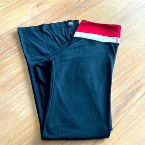 Lululemon Groove pant. Tri-color. Size 6.